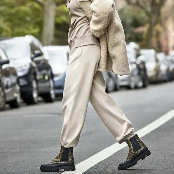 Aquatalia NWOB Women's Holy Snake Print Waterproof Chelsea Ankle Black Boots 6.5 - Picture 9 of 9